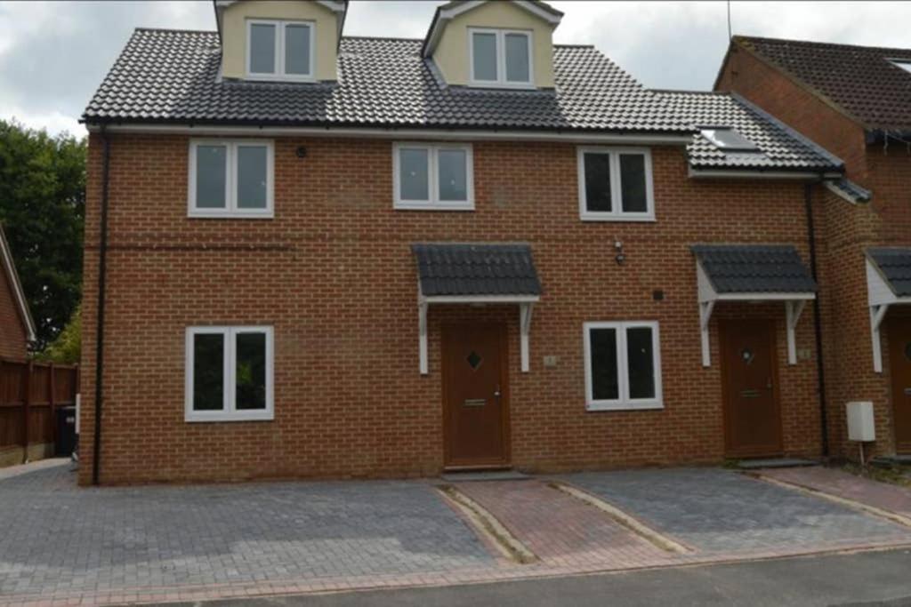 Garland Modern Spacious Apartment, Brentwood 1 Экстерьер фото