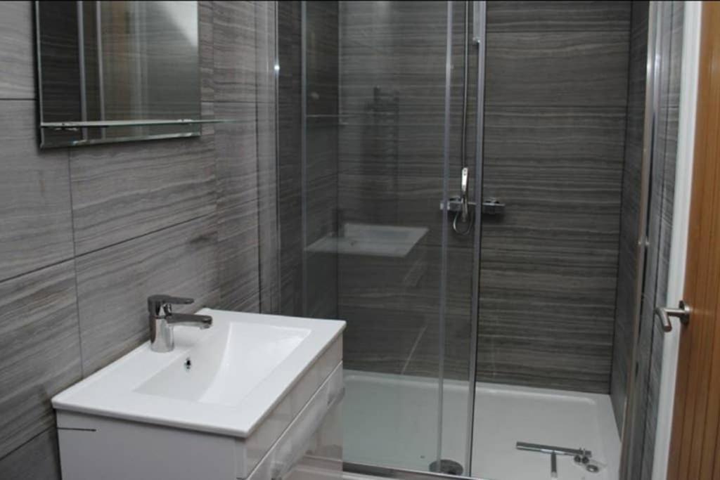 Garland Modern Spacious Apartment, Brentwood 1 Экстерьер фото