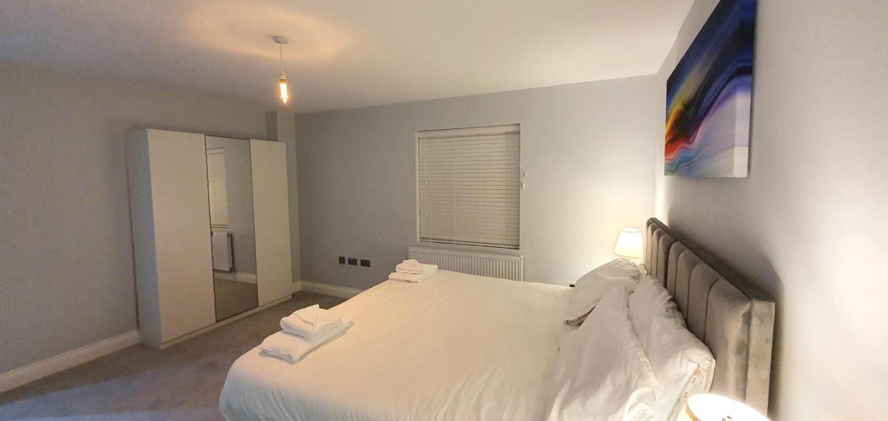 Garland Modern Spacious Apartment, Brentwood 1 Экстерьер фото