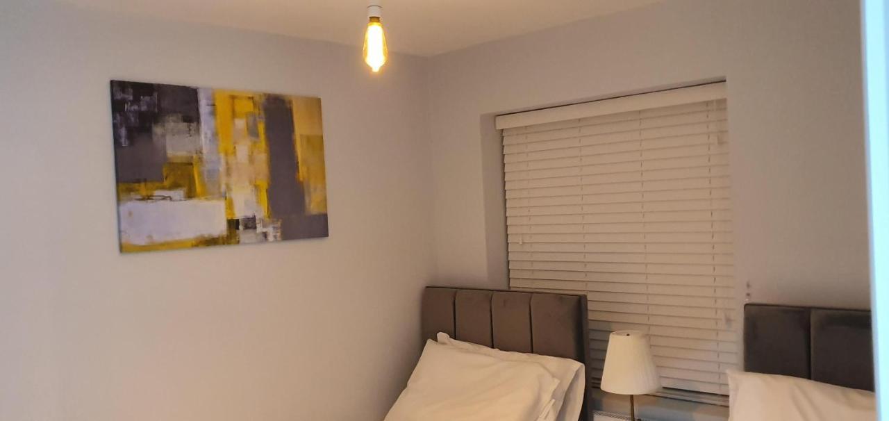 Garland Modern Spacious Apartment, Brentwood 1 Экстерьер фото