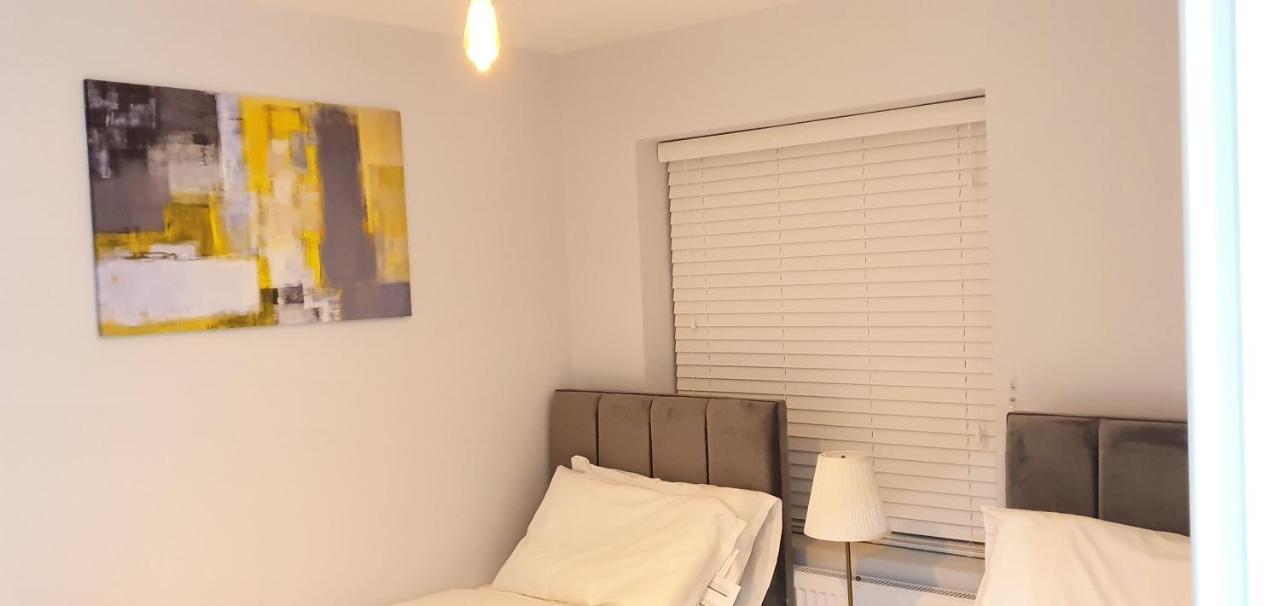 Garland Modern Spacious Apartment, Brentwood 1 Экстерьер фото