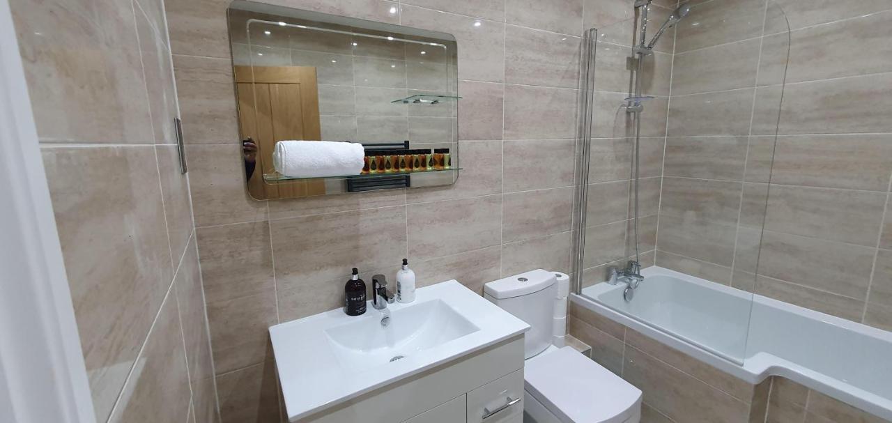 Garland Modern Spacious Apartment, Brentwood 1 Экстерьер фото