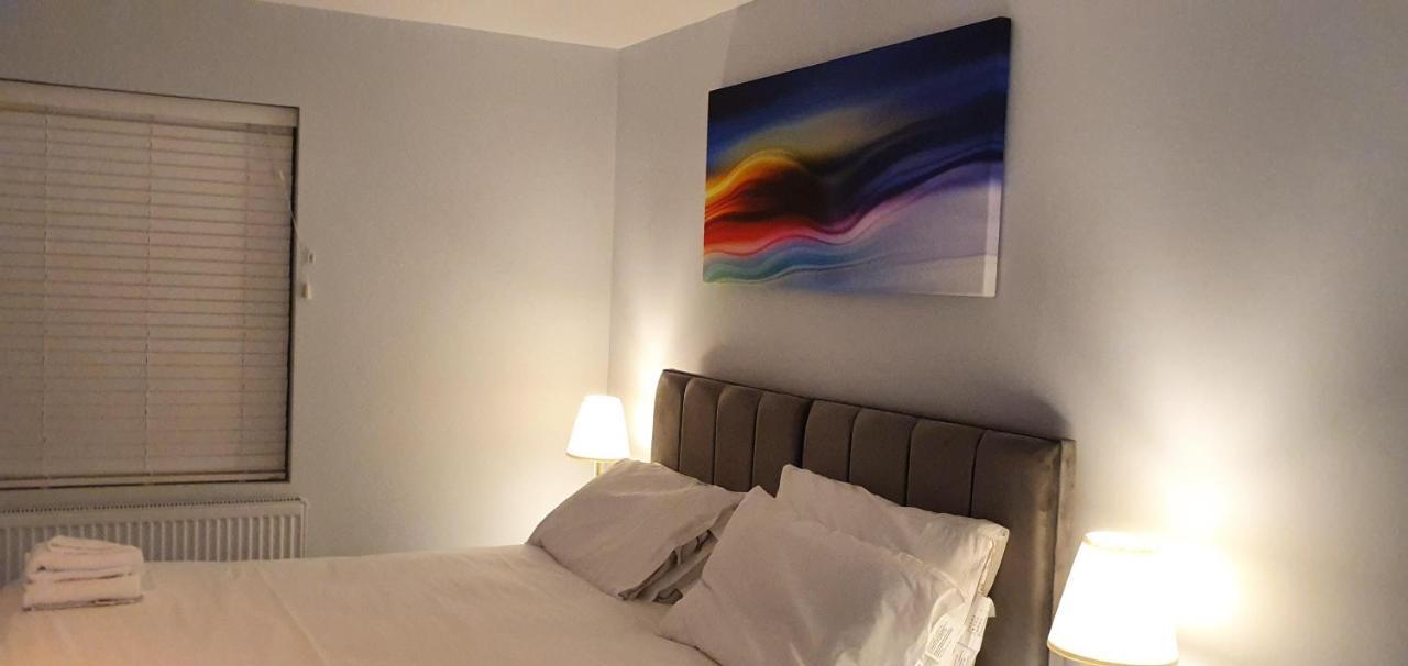 Garland Modern Spacious Apartment, Brentwood 1 Экстерьер фото